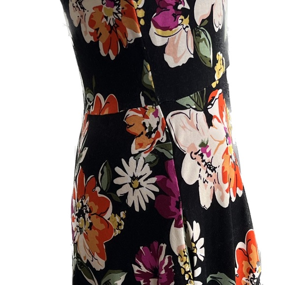 Agnes and Dora Floral Dress - Picture 4 of 11